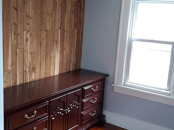 4th image of 190 Chapman St Floor 2