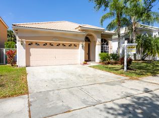 10825 Morningstar Dr, Hollywood, FL 33026