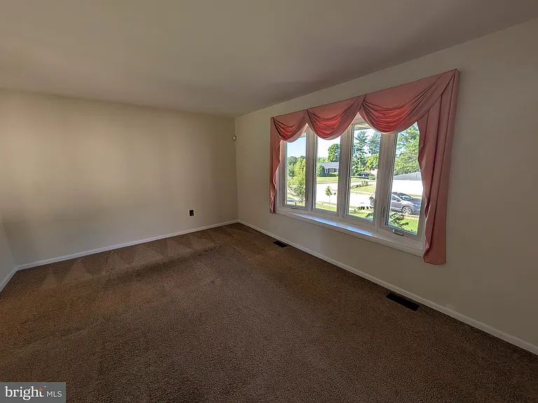 14 Westwood Cir — Photo 6