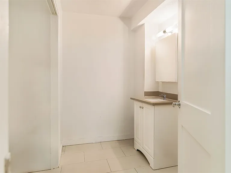 5 N Margin St #2 — Photo 4