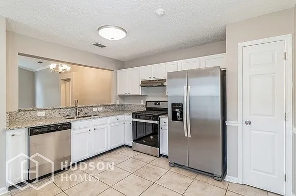 1664 Hudderfield Cir W — Photo 4