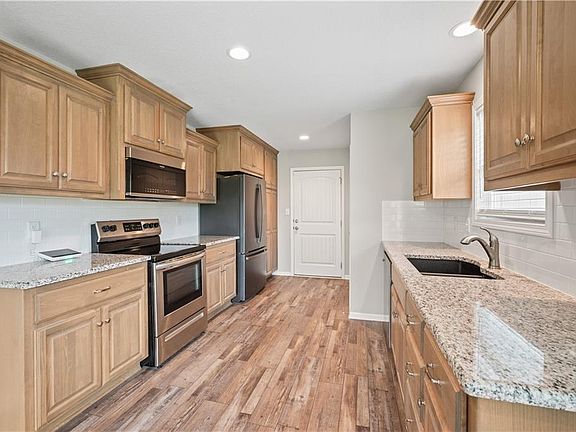 3rd image of 1812 N Crane Ln