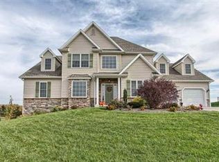 742 Maple Shade Dr, Lewisberry, PA 17339