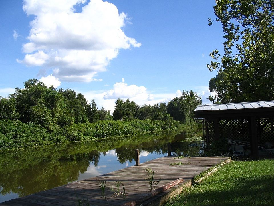 Covered boat dock & lift