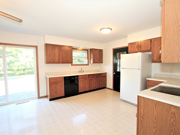 4th image of 506 Albrecht Ln