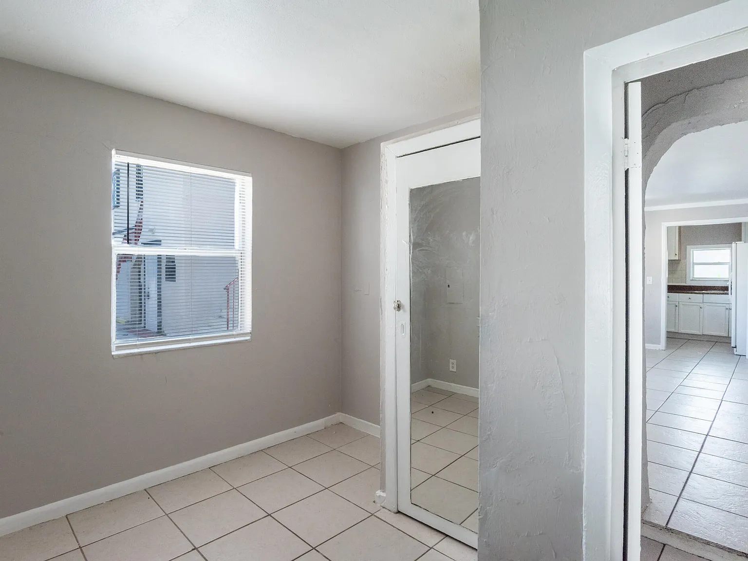 3 bed, 1.0 bath, 828 sqft, $2,500 — Photo 3