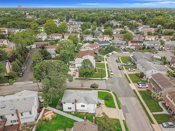 5th image of 950 Siems Ct