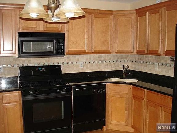 4th image of 54 Mountainside Dr