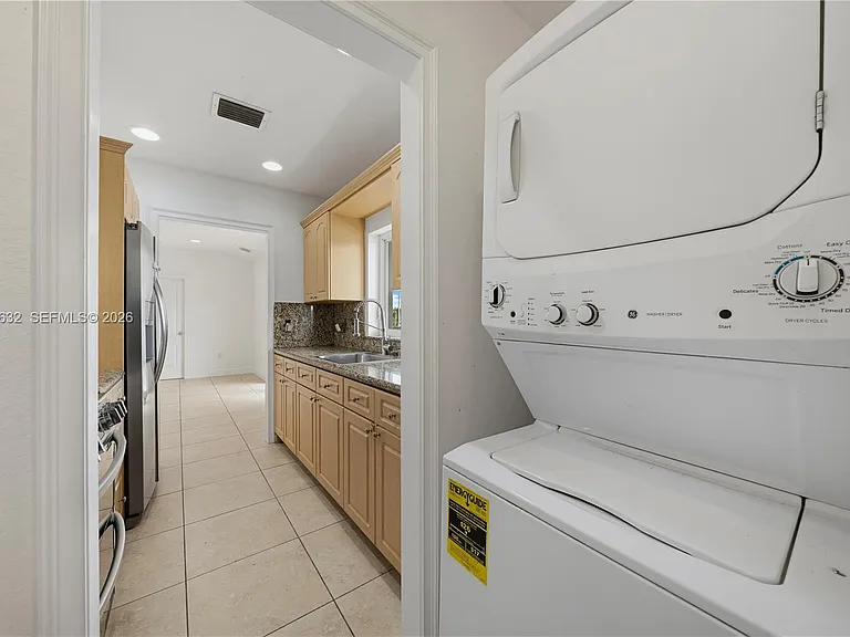 7515 NW South River Dr — Photo 15