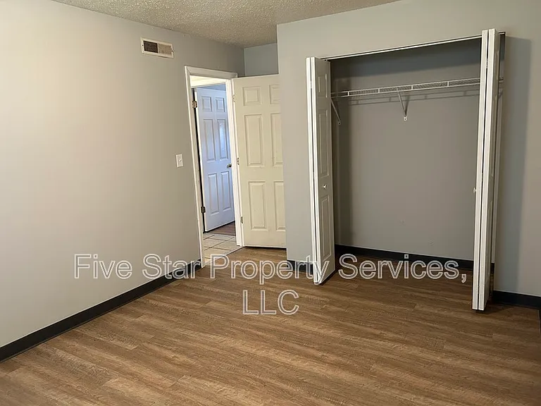 Lake Shore Apartments — Photo 18