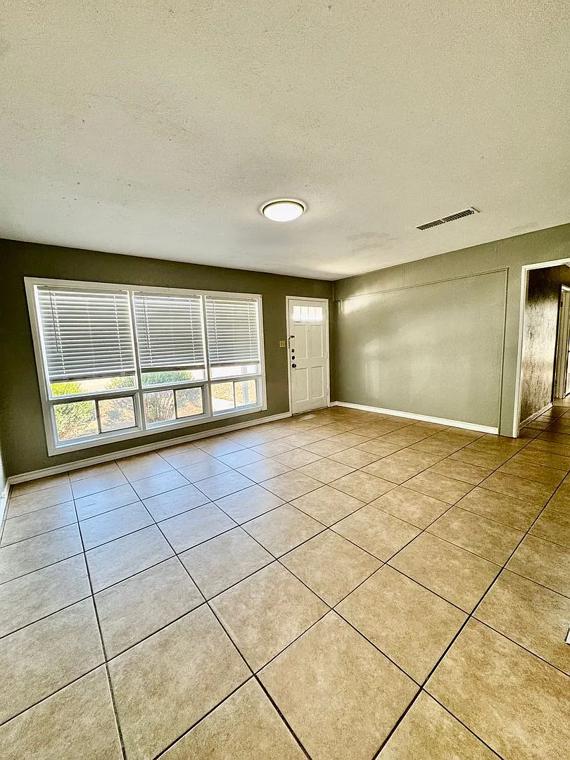 Charming 3-Bedroom Home with Large Backyard & Detached 2-Car Garage — Photo 4