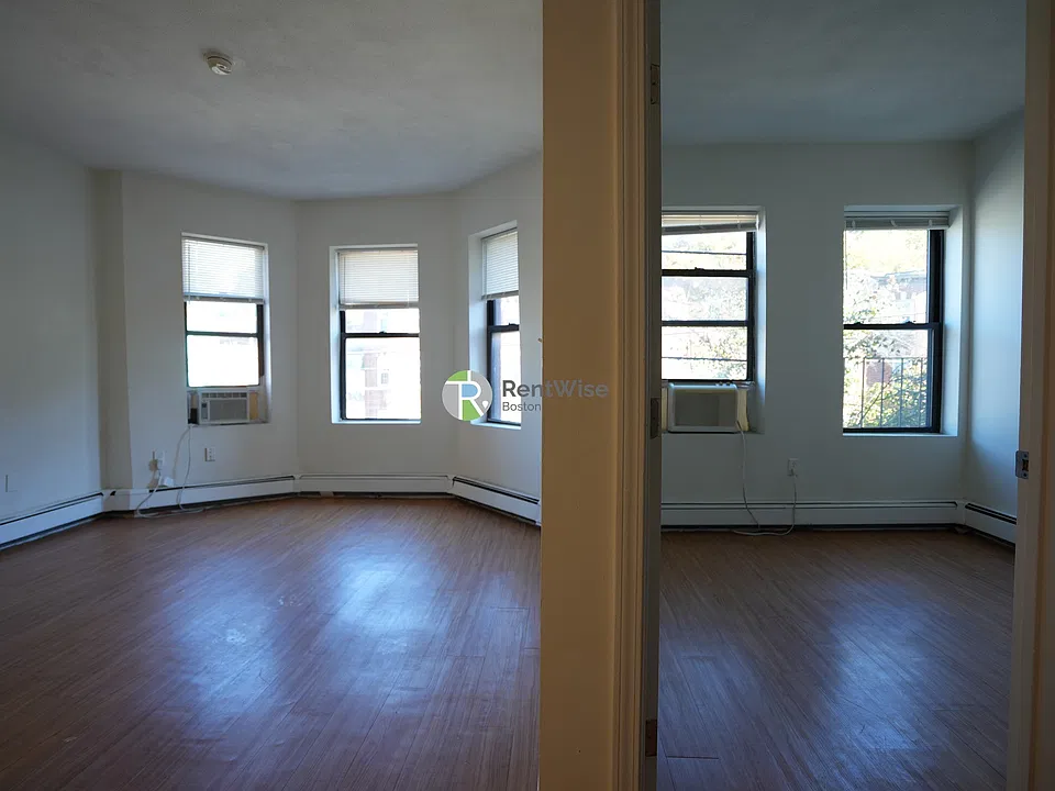 59 S Huntington Ave #4