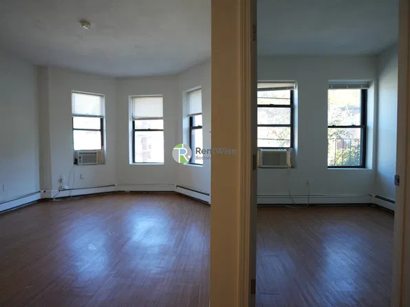 59 S Huntington Ave, Boston, MA