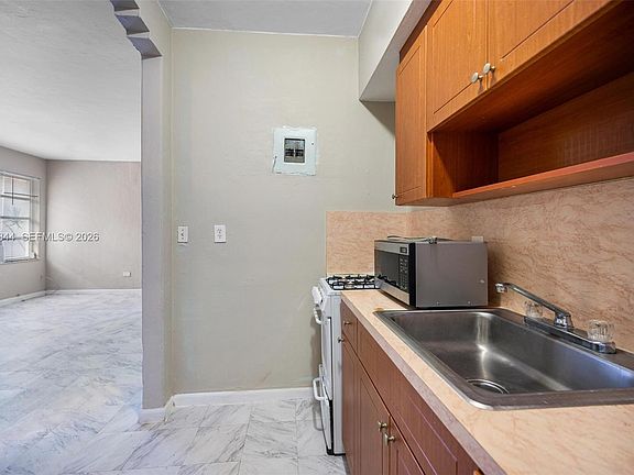 4th image of 825 Alton Rd APT 2