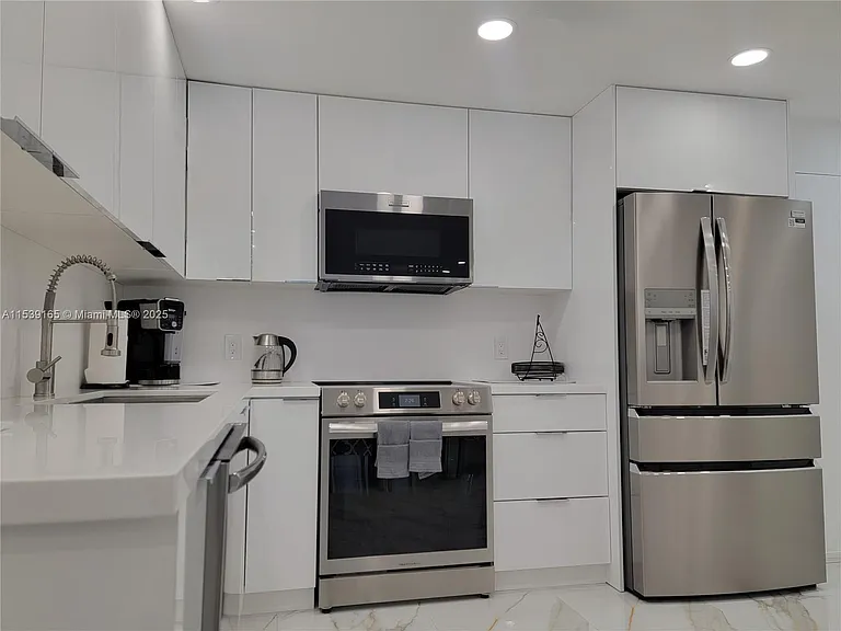 3505 S Ocean Dr #1509 — Photo 9