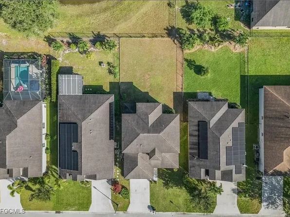 306 Shadow Lakes Dr, Lehigh Acres, FL 33974