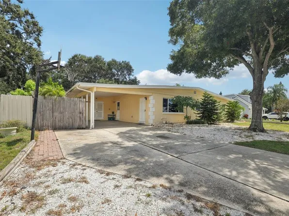 15381 Bedford Cir W, Clearwater, FL 33764