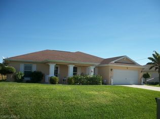 561 Bourse Cir, Lehigh Acres, FL 33974