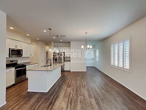 3rd image of 980 E Bottomlands Ln