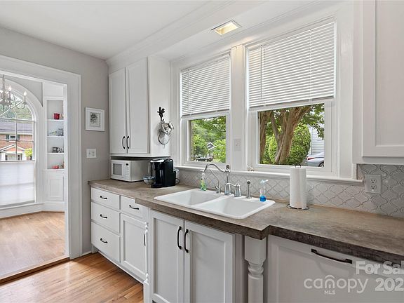 3rd image of 415 Norwood St SW