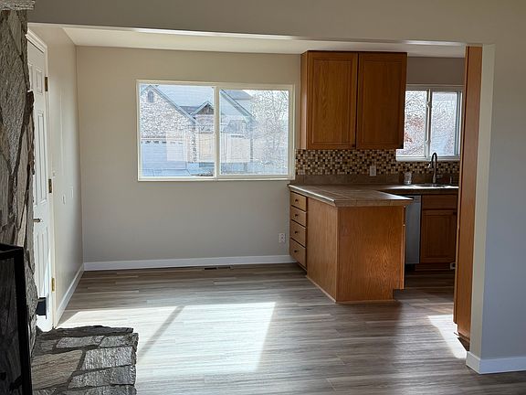 5th image of 2441 E Ellisonwoods Ave