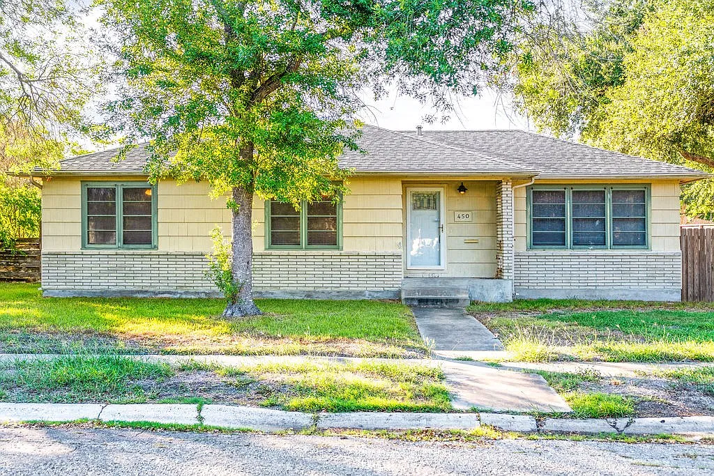 3 bed, 2.0 bath, 1669 sqft, $2,095 — Photo 1