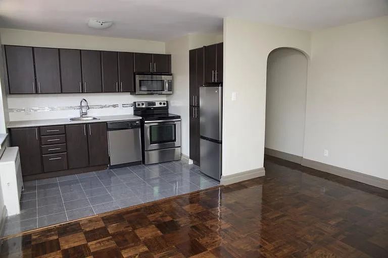 1065 Eglinton Ave W — Photo 9