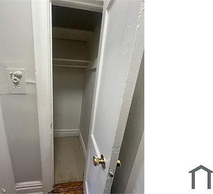 3rd image of 18 Kensington Ave APT 2E