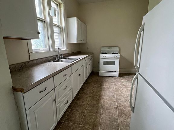 2nd image of 1020 Marquette St #1