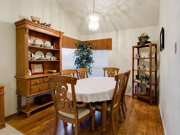 3rd image of 8713 Briarwood Dr