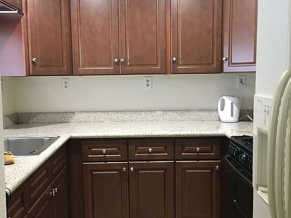 2nd image of 5870 Belleview Ave