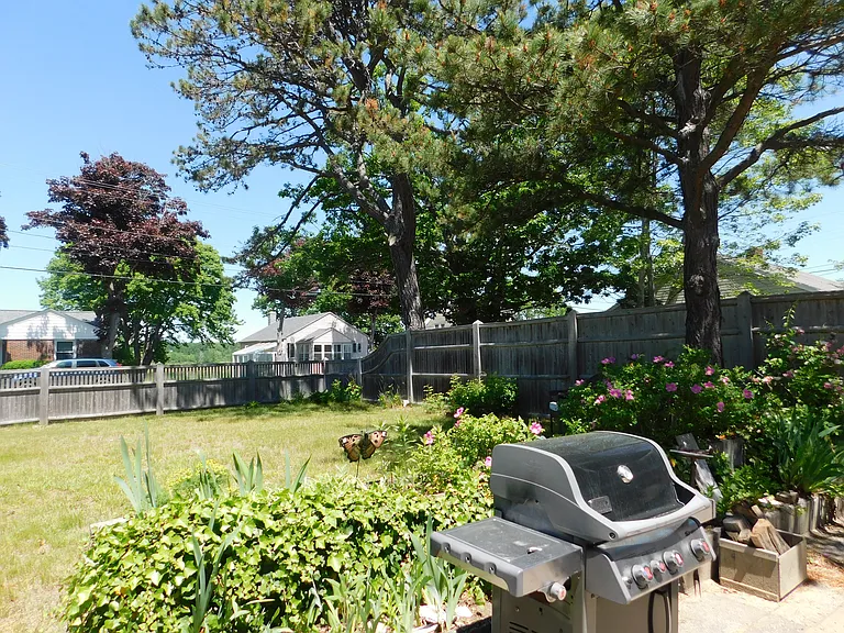 70 E Grand Ave — Photo 44