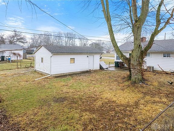 3rd image of 3915 Thompson Dr