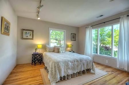 5th image of 2712 Cowper St