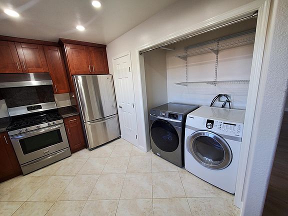 4th image of 2204 Flores St #A