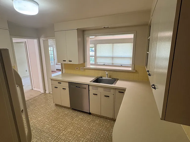 205 Leyden St — Photo 19
