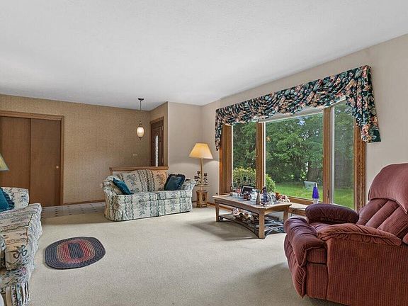 2nd image of W215N10105 Hickory DRIVE