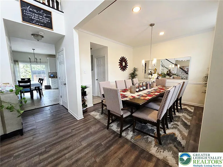 1052 Kingston Ln — Photo 13