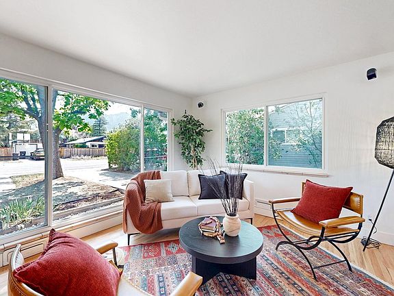 5th image of 3025 Moorhead Ave