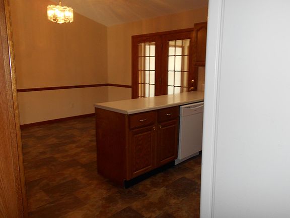 5th image of 205 Castlewood Dr
