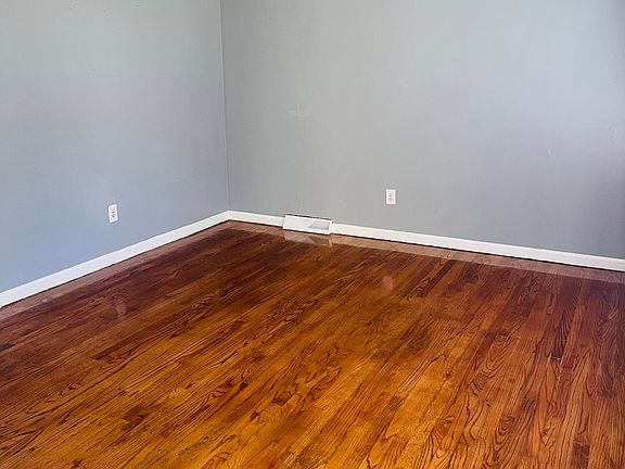 3rd image of 3280 Starlett Ave