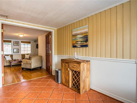 5th image of 1001 Terrace Blvd