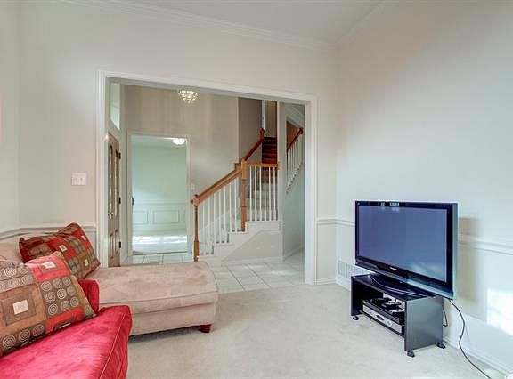 4th image of 3809 Cromwell Dr