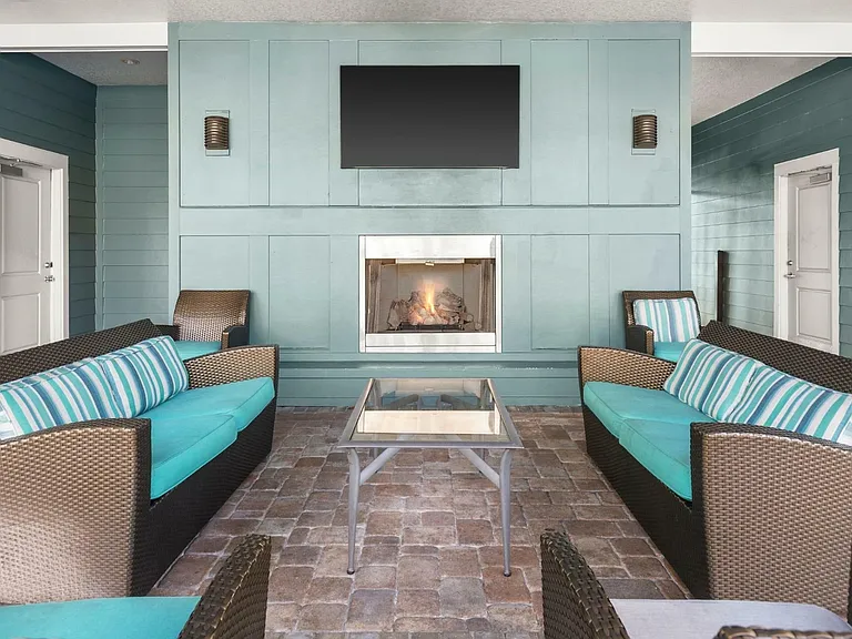 Crosstown Walk - Outdoor Lounge