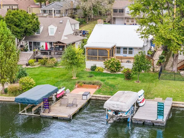 35 Emerald Shore Dr, Lake Tapawingo, MO 64015