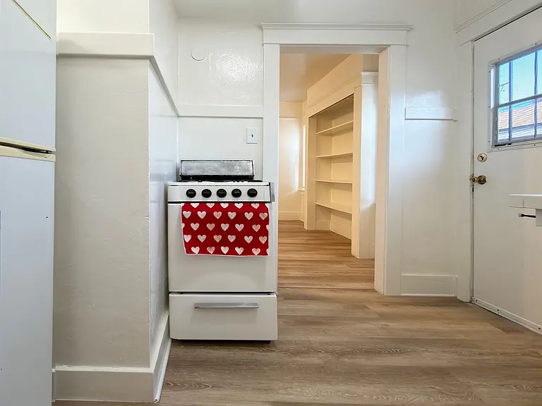 1360 Euclid Ave — Photo 16