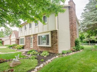 5961 Pineview Dr, Ypsilanti, MI 48197