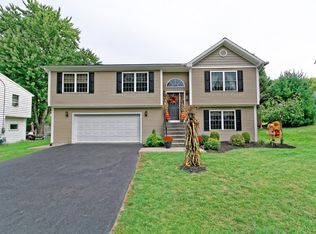 22 Mary Hadge Dr, Schenectady, NY 12309