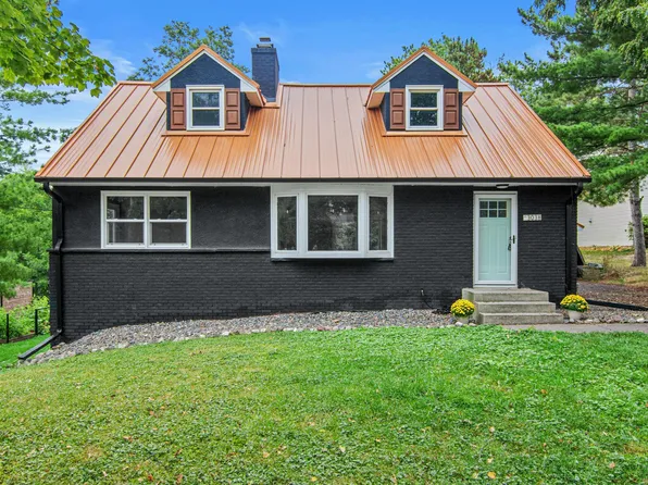 3038 Victoria St N, Roseville, MN 55113