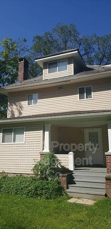 2 bed, 1.0 bath, $1,550 — Photo 2